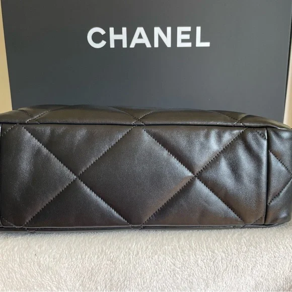 CHANEL 19 Black Leather Tote Handbag Mint 100% Authentic. - Picture 4 of 16